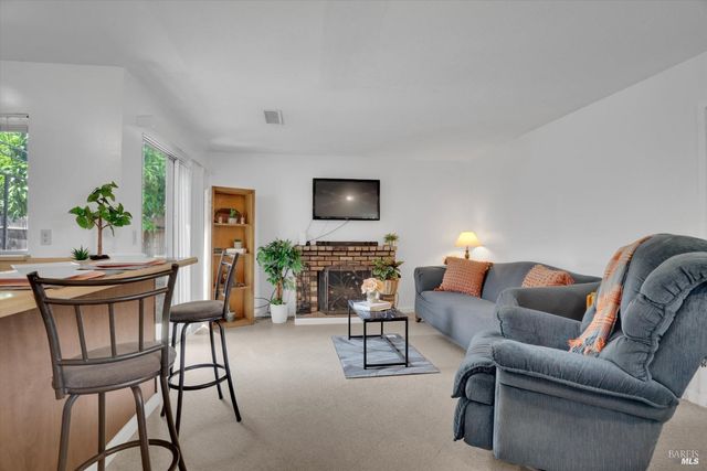 800 Spoonbill Ln, Suisun City, CA 94585