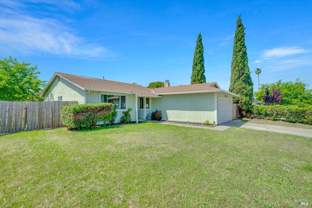 800 Spoonbill Ln, Suisun City, CA 94585