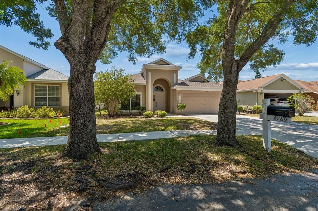 Image 3 of property listing at 4789 WHISPERING WIND AVENUE, Tampa, FL 33614