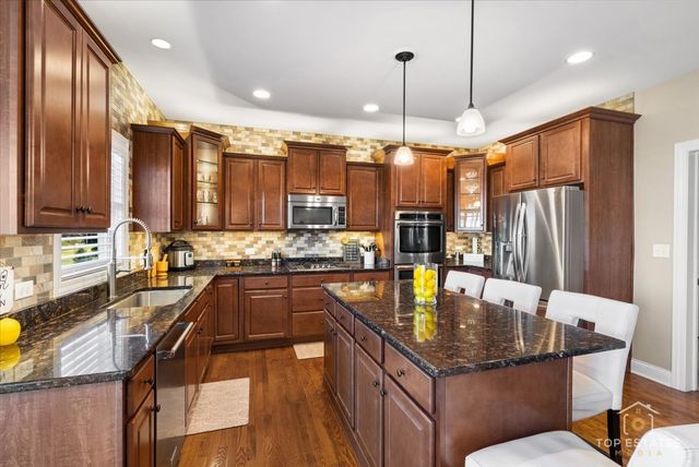 385 Andover Drive, Oswego, IL 60543