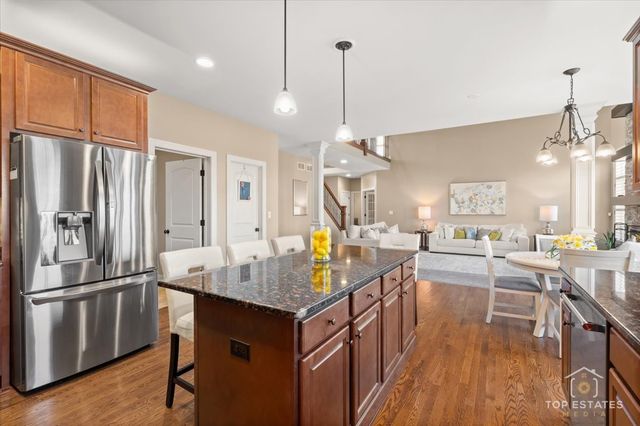 385 Andover Drive, Oswego, IL 60543