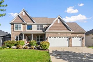385 Andover Drive, Oswego, IL 60543