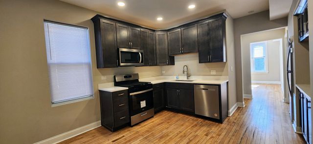 3816 W Montrose Avenue, Chicago, IL 60618