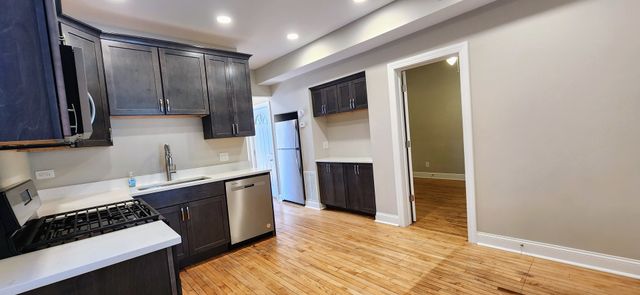 3816 W Montrose Avenue, Chicago, IL 60618