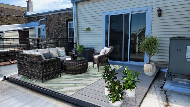 3816 W Montrose Avenue, Chicago, IL 60618