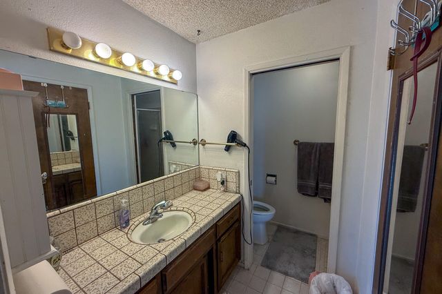 1250 N Mckinley Court, Dinuba, CA 93618