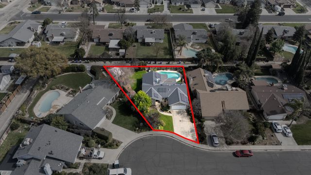 1250 N Mckinley Court, Dinuba, CA 93618