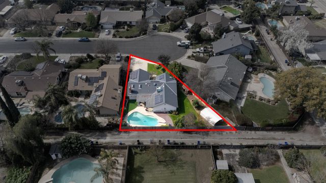 1250 N Mckinley Court, Dinuba, CA 93618