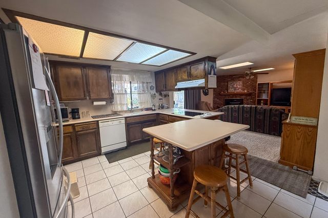 1250 N Mckinley Court, Dinuba, CA 93618