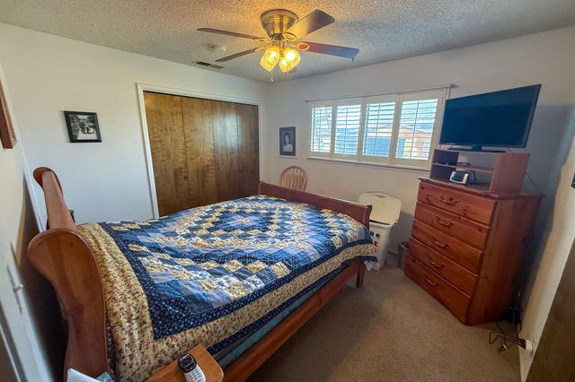 1250 N Mckinley Court, Dinuba, CA 93618