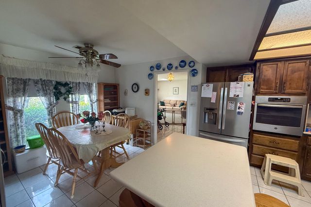 1250 N Mckinley Court, Dinuba, CA 93618