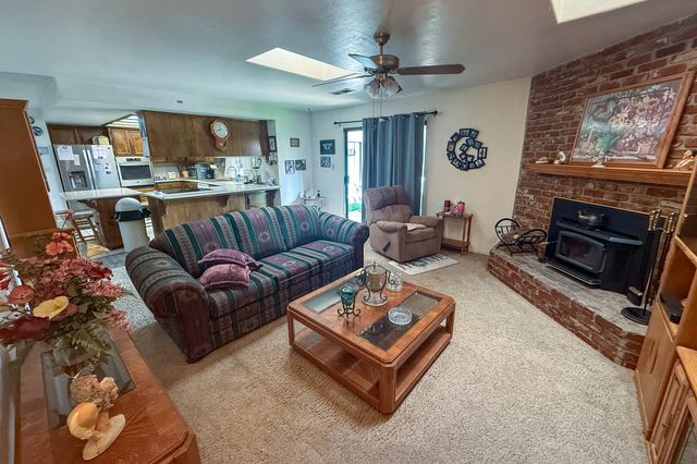 1250 N Mckinley Court, Dinuba, CA 93618