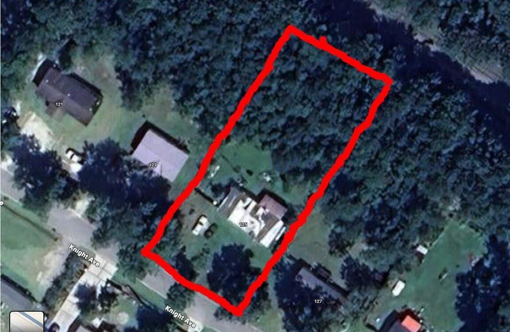 Image 2 of property listing at 125 Knight Avenue, Summerville, SC 29483