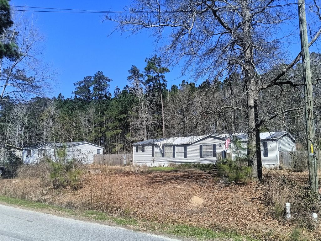 Image 4 of property listing at 125 Knight Avenue, Summerville, SC 29483