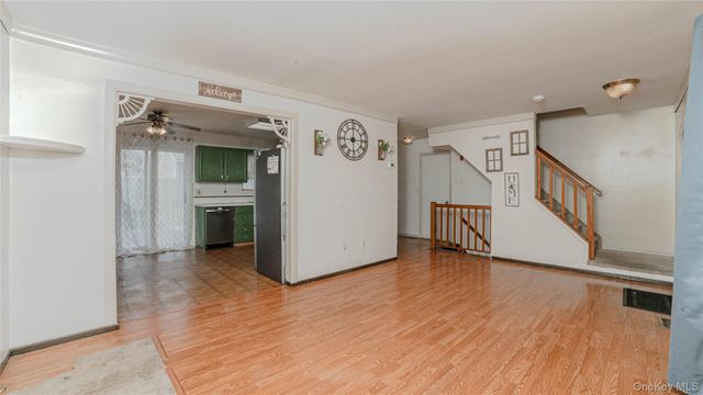 44 Oak Street, Central Islip, NY 11722