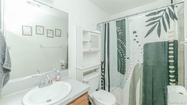 44 Oak Street, Central Islip, NY 11722