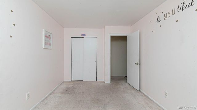 44 Oak Street, Central Islip, NY 11722