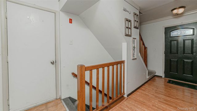 44 Oak Street, Central Islip, NY 11722