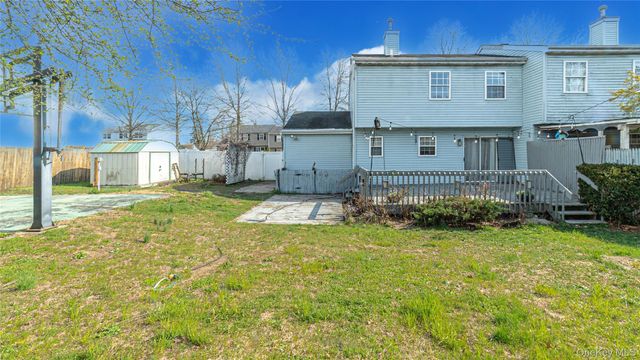 44 Oak Street, Central Islip, NY 11722