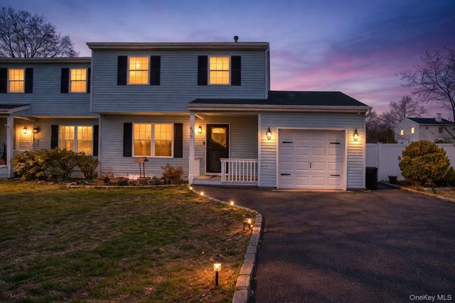 44 Oak Street, Central Islip, NY 11722