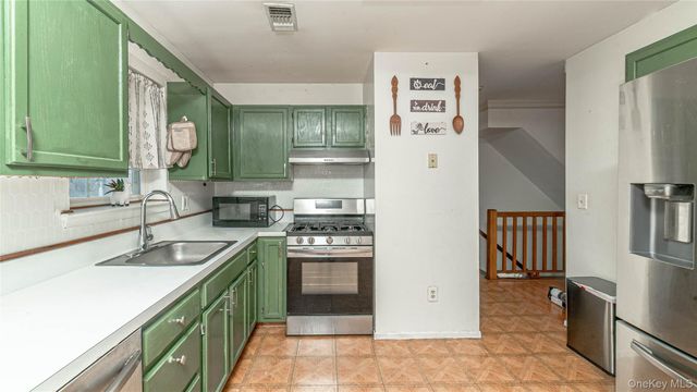 44 Oak Street, Central Islip, NY 11722