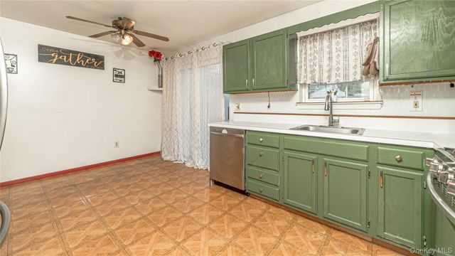 44 Oak Street, Central Islip, NY 11722