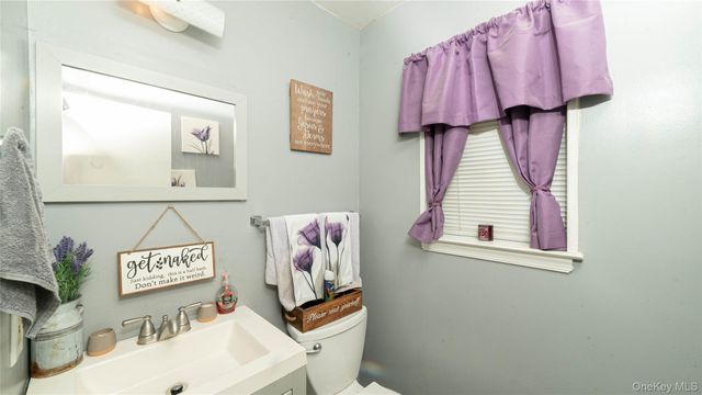 44 Oak Street, Central Islip, NY 11722