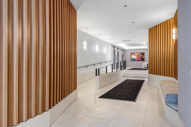 300 E 71st Street 15R, New York (manhattan), NY 10021