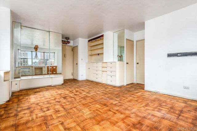 300 E 71st Street 15R, New York (manhattan), NY 10021