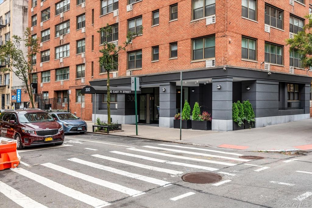 300 E 71st Street 15R, New York (manhattan), NY 10021