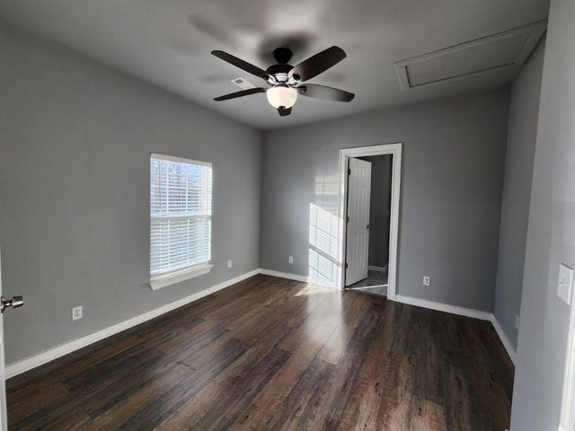 7642 SW Regional Airport Boulevard, Bentonville, AR 72713