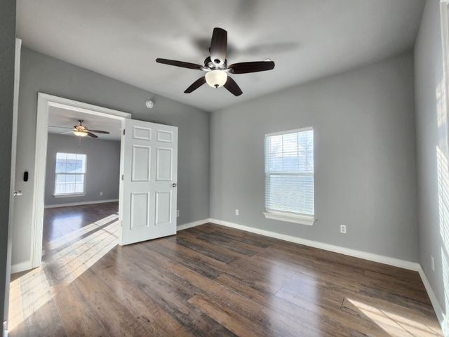 7642 SW Regional Airport Boulevard, Bentonville, AR 72713