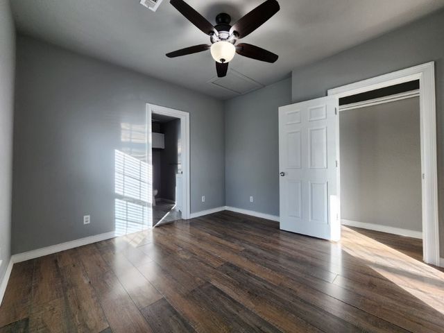 7642 SW Regional Airport Boulevard, Bentonville, AR 72713