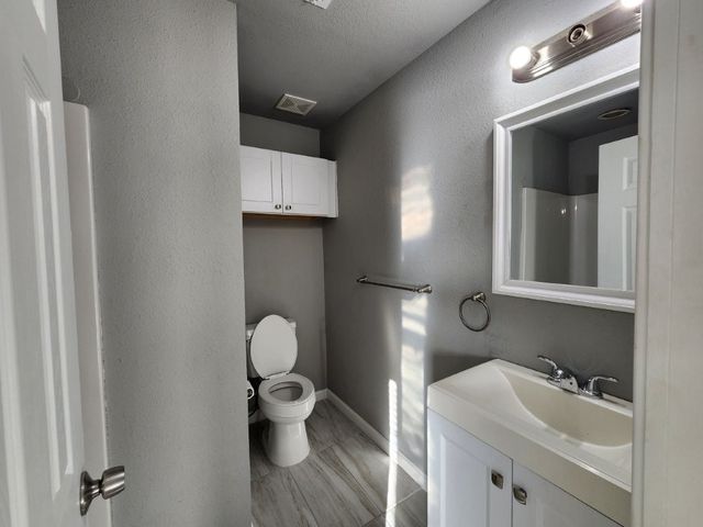 7642 SW Regional Airport Boulevard, Bentonville, AR 72713