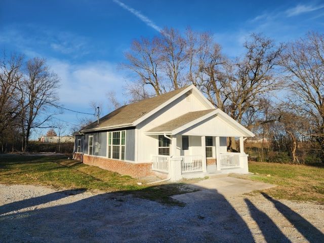 7642 SW Regional Airport Boulevard, Bentonville, AR 72713