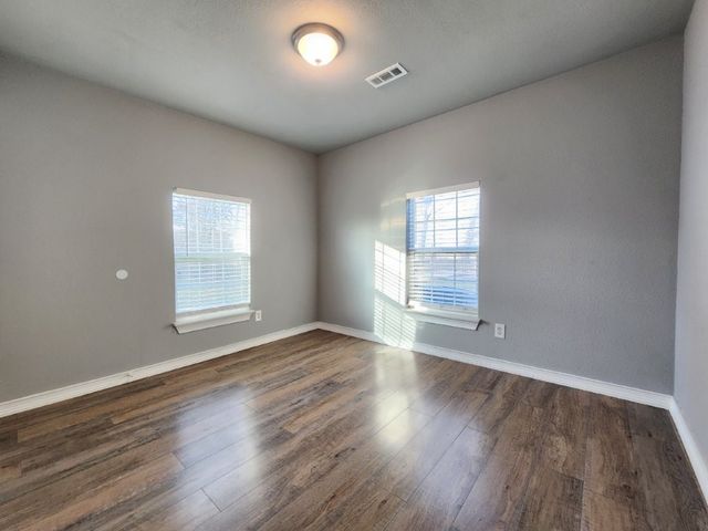 7642 SW Regional Airport Boulevard, Bentonville, AR 72713