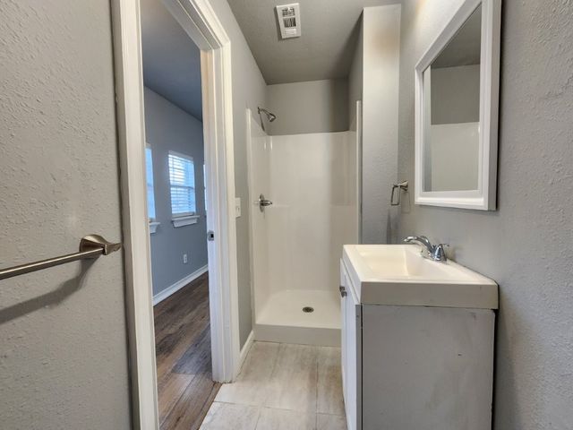 7642 SW Regional Airport Boulevard, Bentonville, AR 72713