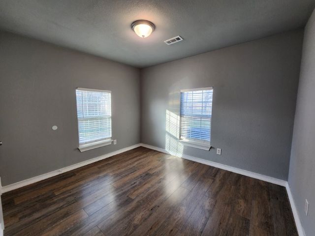 7642 SW Regional Airport Boulevard, Bentonville, AR 72713