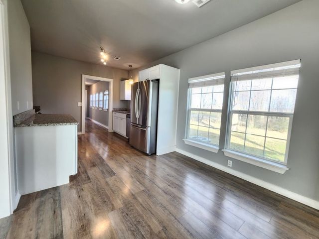 7642 SW Regional Airport Boulevard, Bentonville, AR 72713