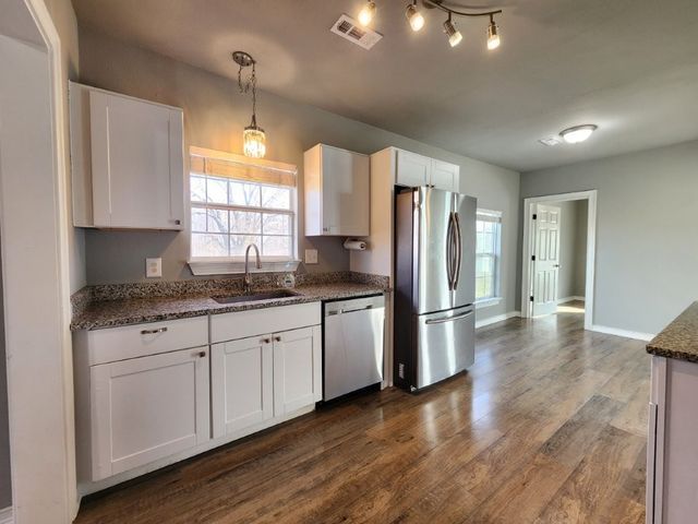 7642 SW Regional Airport Boulevard, Bentonville, AR 72713