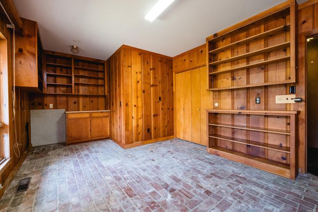 11909 Fairview Road, Little Rock, AR 72212