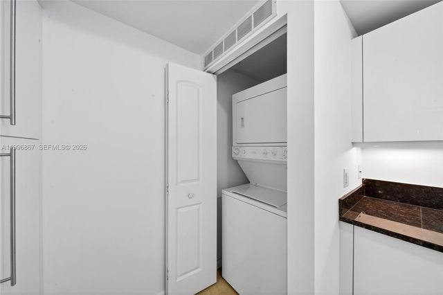 7350 SW 89th St 1703S, Miami, FL 33156