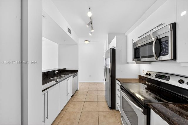 7350 SW 89th St 1703S, Miami, FL 33156