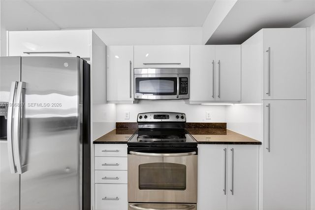 7350 SW 89th St 1703S, Miami, FL 33156