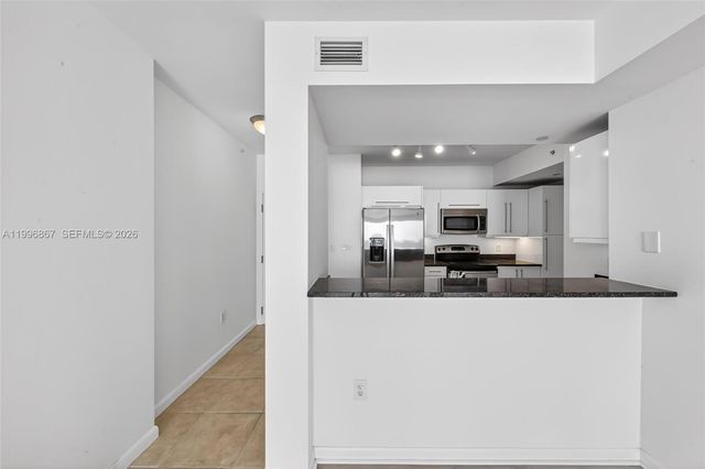 7350 SW 89th St 1703S, Miami, FL 33156