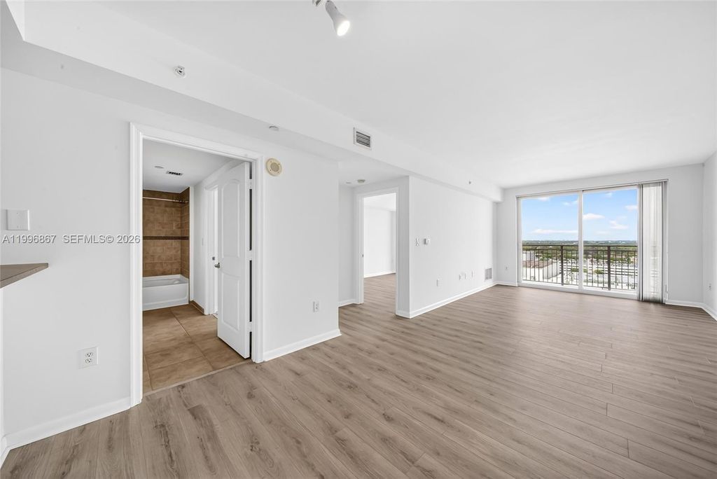 7350 SW 89th St 1703S, Miami, FL 33156