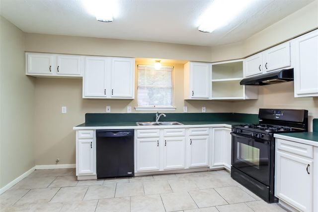 3327 Sycamore Springs Drive, Houston, TX 77339