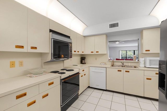 300 N Highway A1a 203c, Jupiter, FL 33477