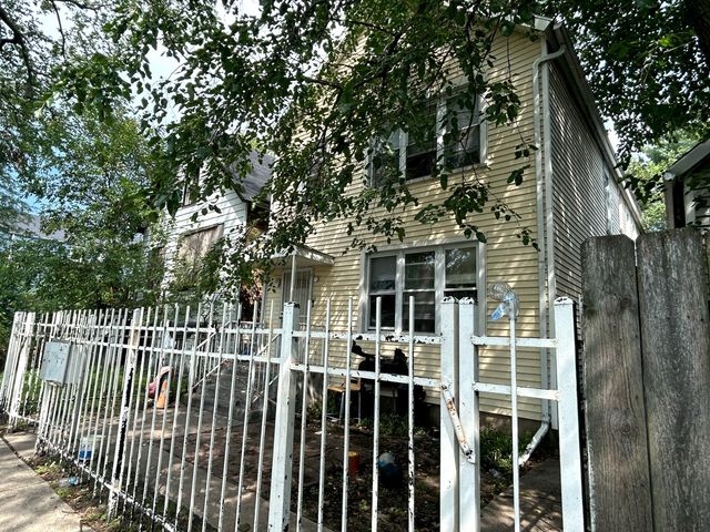8329 S Buffalo Avenue, Chicago, IL 60617