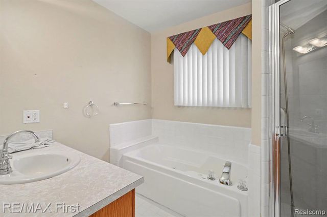 47985 Fox Chase Court, Shelby Twp, MI 48315